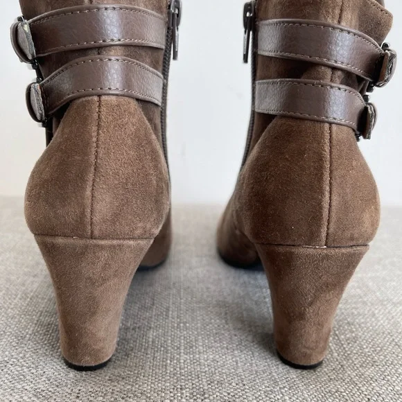 Sofft Brown Suede Leather Zip Ankle
BOOTS Womens Size 7 M - Picture 2 of 6